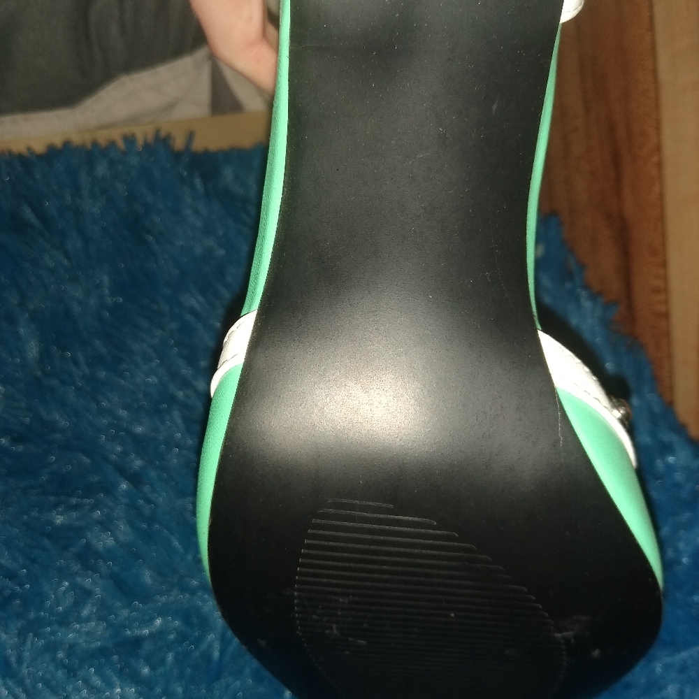 Shoes - Picture 5 of 6